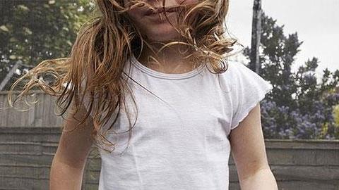 Πρήξιμο στη θηλή στο κορίτσι και έναρξη της εφηβείας