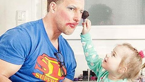 Απολαυστικές φωτογραφίες μπαμπάδων που… ξέρουν τι κάνουν!