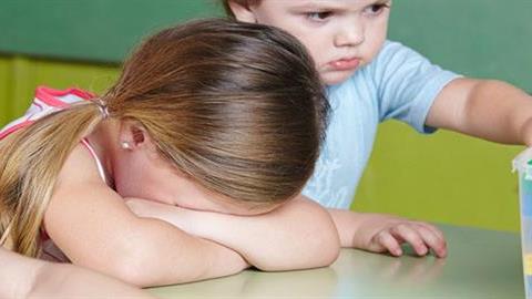 Δεν συμμετέχει σε τίποτα στον παιδικό σταθμό