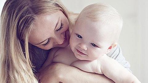 «Μερικές φορές κλαίω»: Το συγκινητικό γράμμα μιας μαμάς προς το μωρό της