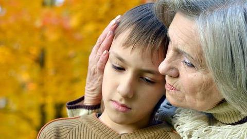 Να συνεχίσει να μένει ο γιος μου με τους γονείς μου;