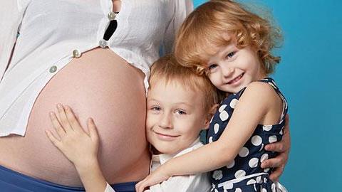 Να κάνω τρίτο παιδί; Μια μαμά με πείρα (και χιούμορ!) απαντά