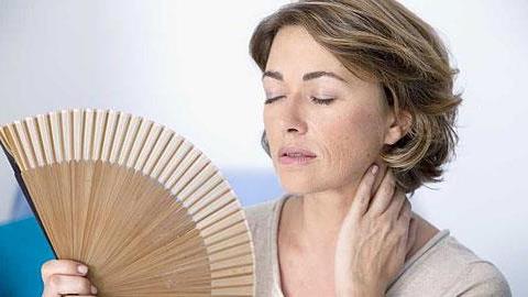 Εμμηνόπαυση: Συμπτώματα και πληροφορίες που δεν γνωρίζατε