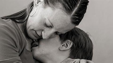 Ο άνδρας μου πεθαίνει. Πώς να χειριστώ τον 4 ετών γιο μου;