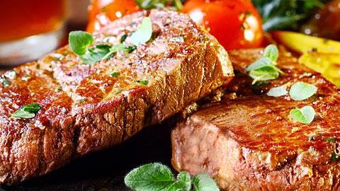 Τσικνοπέμπτη: Σπιτικές συνταγές από διάσημους σεφ