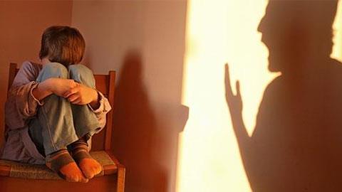 9 σκληρές φράσεις που δεν πρέπει ποτέ να πείτε στο παιδί όταν μαλώνετε