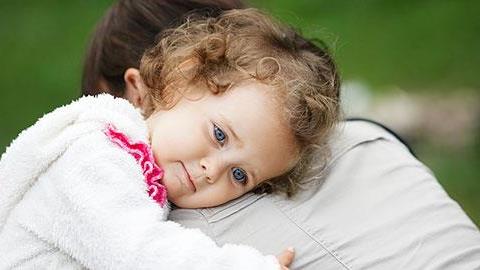 Να αφήσουμε την 2 ετών κόρη μας λίγες μέρες για να πάμε ταξίδι;