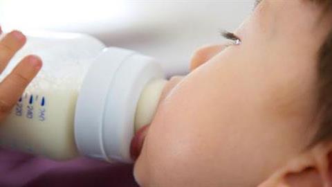 Χρειάζεται γάλα στα μισά της νύχτας ένα παιδί 20 μηνών;