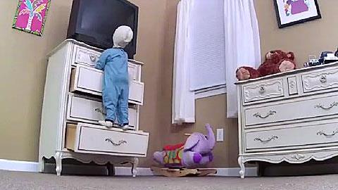 Πώς να προστατεύσετε το παιδί από κινδύνους στο σπίτι (video)