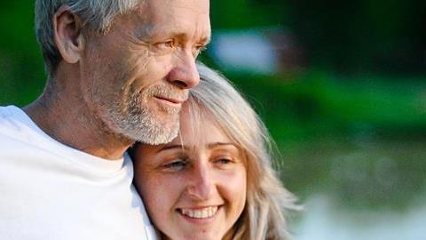 Τα πλεονεκτήματα και τα προβλήματα της σχέσης με μεγαλύτερο άνδρα