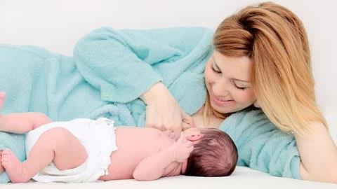 Έρευνα: Ο θηλασμός για ένα χρόνο «κόβει» τον κίνδυνο καρκίνου κατά ένα τρίτο