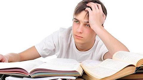 Ο 13 χρονών γιος μου βαριέται το διάβασμα και στο σπίτι υπάρχει εκνευρισμός. Τι να κάνω;