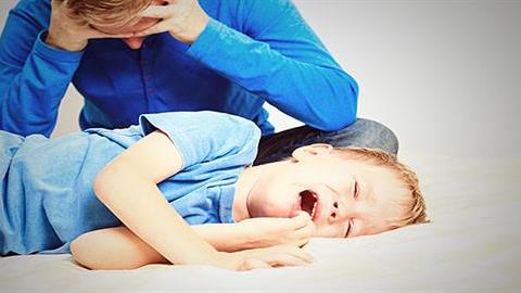 Ο 3 ετών γιος μου αποφεύγει τον πατέρα του και πλέον ο πατέρας του κάνει το ίδιο. Πώς να το χειριστώ;