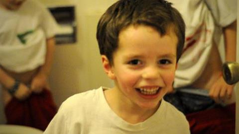 Ο 4 ετών γιος μου έπιασε το μόριο ενός άλλου αγοριού. Να ανησυχήσω;