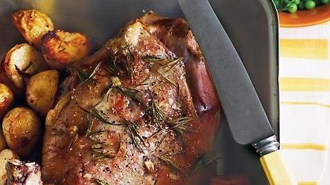 Πώς να ψήσετε το αρνί σε 5 απλά βήματα