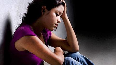 Η έφηβη κόρη μου μισεί τον εαυτό της. Τι να κάνω;