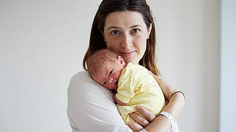 Μια μέρα μετά τη γέννα: Ένα τρυφερό φωτογραφικό αφιέρωμα