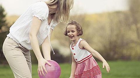 Παίζοντας με το παιδί: Τα τεράστια ωφέλη στην ψυχική του υγεία