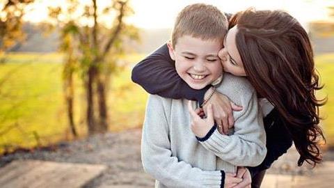 «Οι 15 υποσχέσεις που δίνω στον γιο μου»