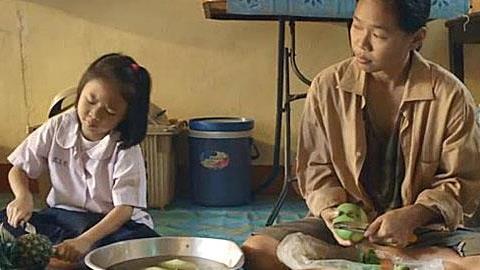 Η μάνα δίνει τα πιο πολύτιμα μαθήματα ζωής: Ένα σπουδαίο βίντεο!