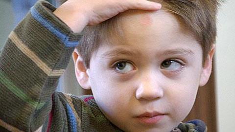 Tι πρέπει να κάνω αν το παιδί μου χτυπήσει το κεφάλι του