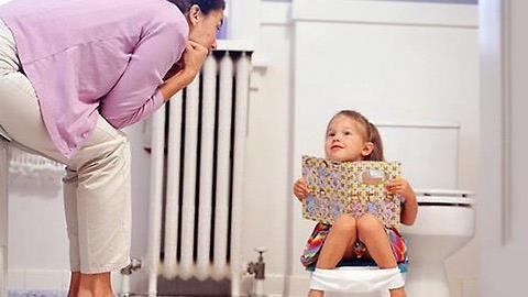 Πώς να μάθω εύκολα το παιδί να πηγαίνει τουαλέτα