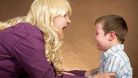 Το παιδί μου αν δεν το χτυπήσω δεν διαβάζει. Τι να κάνω;