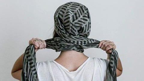 Πώς να φοράτε το φουλάρι το καλοκαίρι!