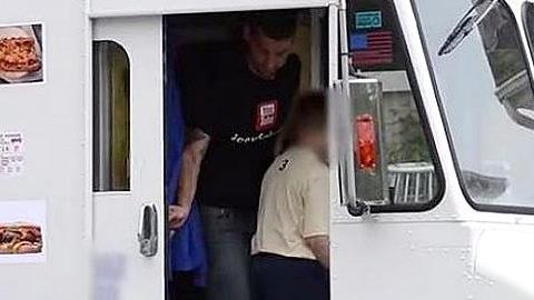 Δείτε στο βίντεο πόσο εύκολα μπορεί κάποιος να απαγάγει το παιδί σας!