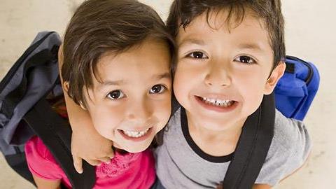 6 λόγοι που είναι τέλειο να έχεις αδερφό