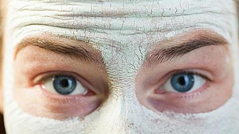 Μάσκα προσώπου: 3 σπιτικές συνταγές για λαμπερή επιδερμίδα