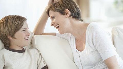 4 ερωτήσεις που θα σας φέρουν πιο κοντά στο παιδί