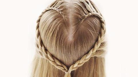 Πώς να κάνετε εντυπωσιακά καλοκαιρινά χτενίσματα στην κόρη σας