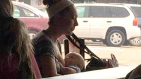 Άντρας κριτικάρει μαμά που θηλάζει δημόσια: Τι του απαντά η ίδια