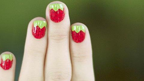 Απίστευτα καλοκαιρινά σχέδια για νύχια που μπορείτε να κάνετε μόνες σας