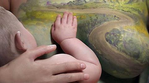 Ευφάνταστες αφίσες στο μετρό προβάλλουν τη σημασία του μητρικού θηλασμού!