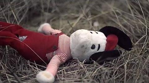 Θα εγκαταλείπατε ποτέ το παιδί σας; Δείτε το συγκινητικό βίντεο