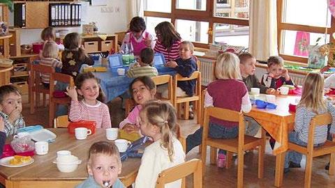 Ξεκινούν οι αιτήσεις για βρεφονηπιακούς σταθμούς μέσω ΟΑΕΔ