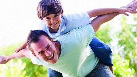 12 πράγματα που οι μπαμπάδες κάνουν καλύτερα από τις μαμάδες