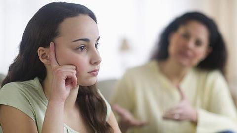 Γιατί οι έφηβοι είναι αντιδραστικοί και πώς να τους διαχειριστείτε