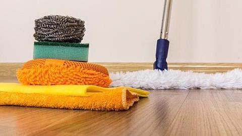 Πώς να καθαρίσετε σωστά το παρκέ