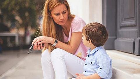 Η σύντροφος του πρώην άντρα μου είναι έγκυος. Να το πω στα παιδιά μας;