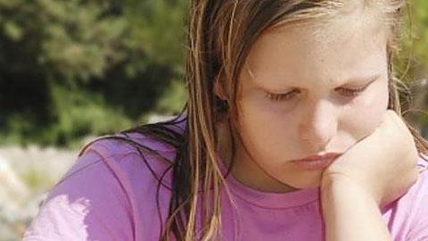 Οι συμμαθητές της κόρης μου την φωνάζουν χοντρή. Τι να κάνω;