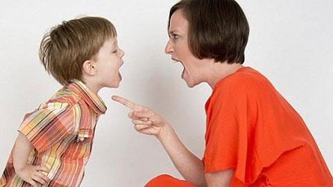 Όταν μαλώνω τον 5χρονο γιο μου μου λέει ότι δεν τον αγαπώ. Τι του συμβαίνει;