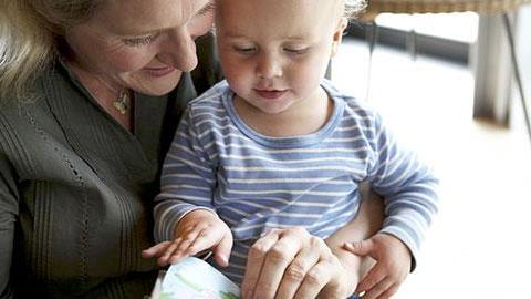 «Δεν είμαι η γιαγιά τους, είμαι απλά μια μεγαλύτερη μαμά!»