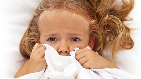 Η 8,5 ετών κόρη μου φοβάται να κοιμηθεί μόνη της εδώ και 2 μήνες. Τι να κάνω;