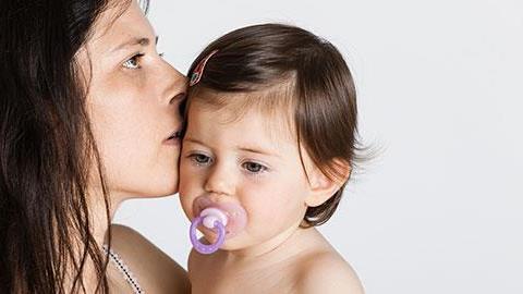 Να προτιμήσω βρεφονηπιακό σταθμό ή babysitter για την 10 μηνών κόρη μου;