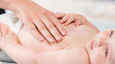 Πώς να κάνετε μασάζ στο μωρό για να χαλαρώσει