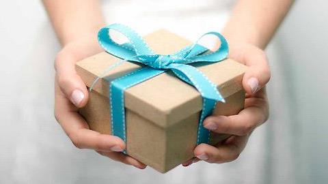 Οικονομικά δώρα για όσους γιορτάζουν τον Δεκαπενταύγουστο