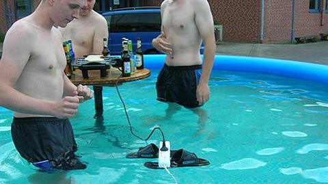 Γιατί οι γυναίκες ζουν περισσότερο από τους άντρες: Δείτε τις ξεκαρδιστικές φωτογραφίες